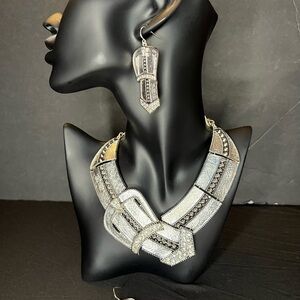 Fashion Jewelry Silver and Black Necklace Set
